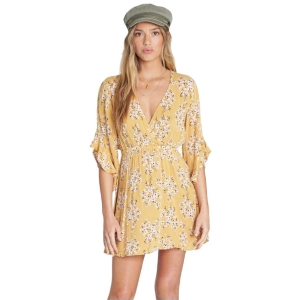 Billabong Love Light Yellow Floral Mini Dress Faux Wrap splice necline beach vac